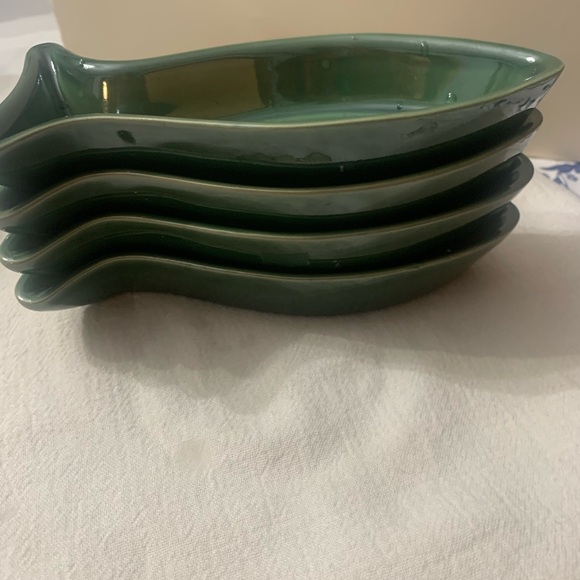 Elegant Green Fish-Shaped Ceramic Plates - Picture 6 of 6